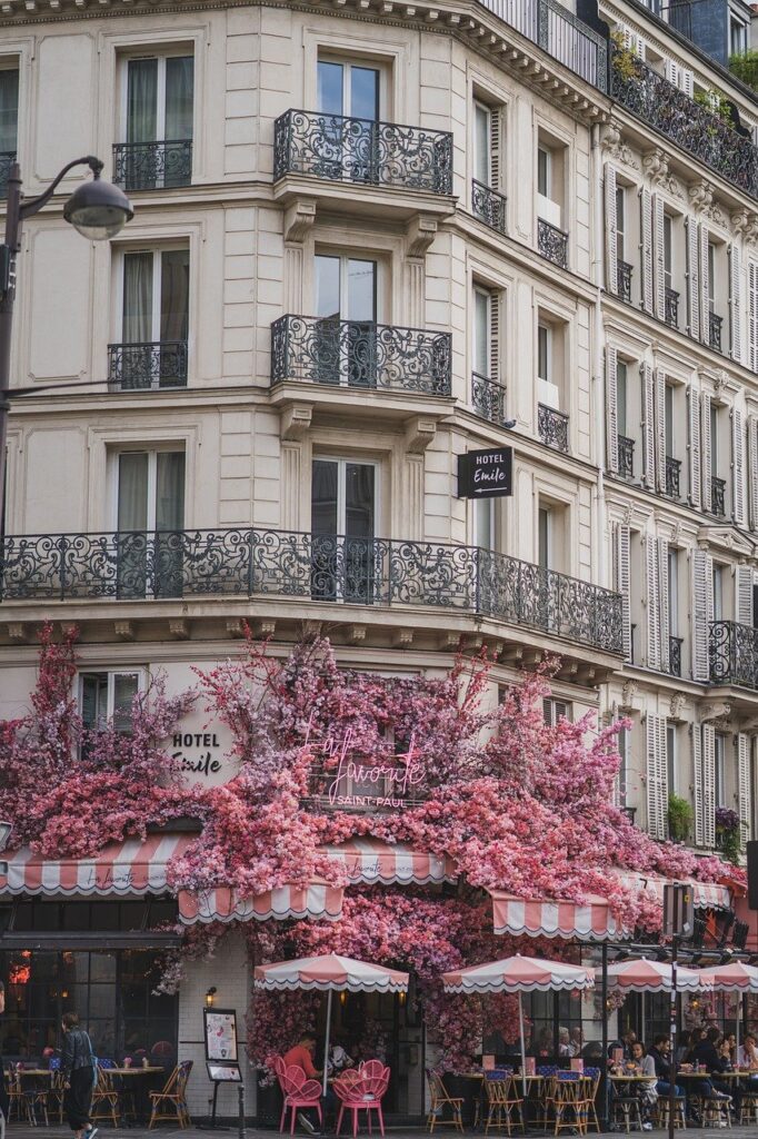 カフェ巡りを楽しむための旅行のおすすめスポットは？