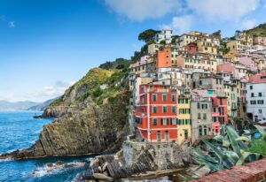デート旅行で行くべき人気観光地の混雑回避法は？