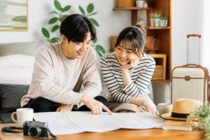 カップル旅行のSNS投稿で人気の例は？